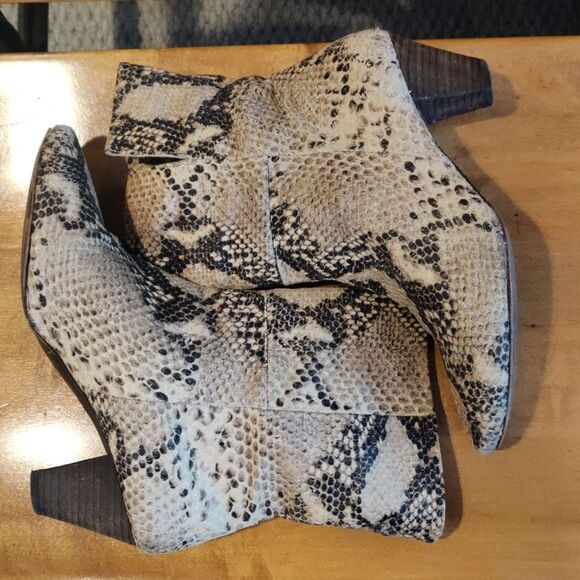 Free People Faux Snakeskin booties size 37eu/7us - Picture 7 of 11